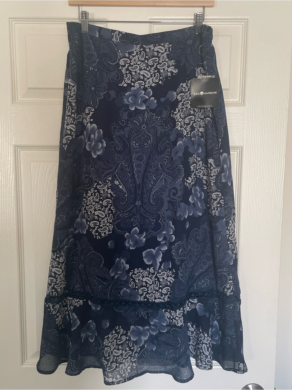 💙 Sag Harbor Navy and White Floral Paisley Maxi Skirt 💙